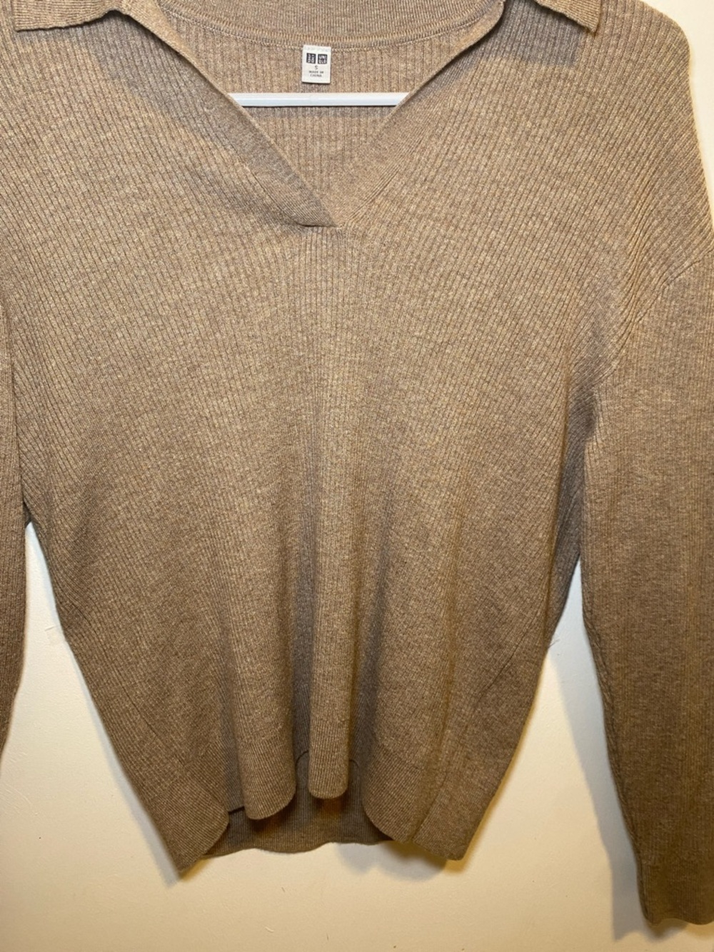 Uniqlo Brown V-Neck Collared Ribbed Sweater - Picture 3 of 5